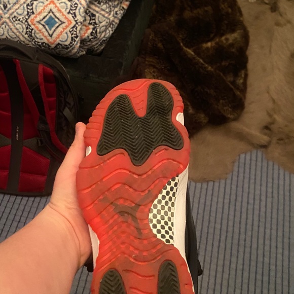 Jordan bred 11 gently used - Picture 5 of 8